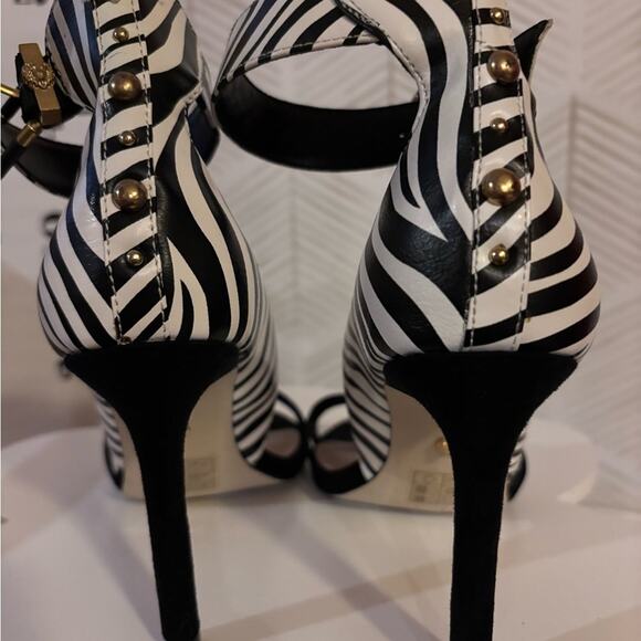 Disney Lion King heels 6.5 - Picture 5 of 10